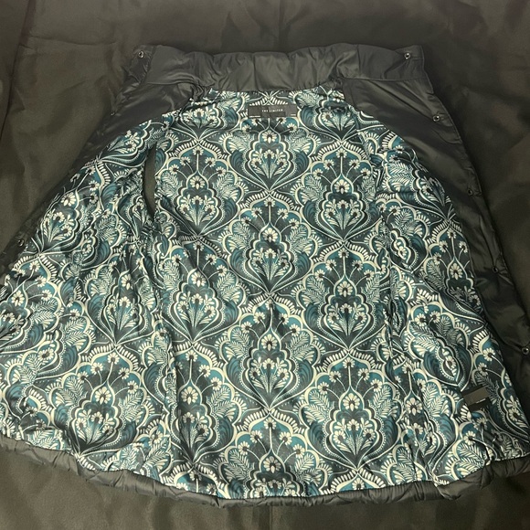 The Limited Navy Blue Puffer Vest w Floral Interior - Picture 2 of 7